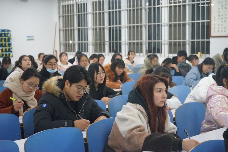 ok138cn太阳集团529顺利举行新生团章考试2.jpg